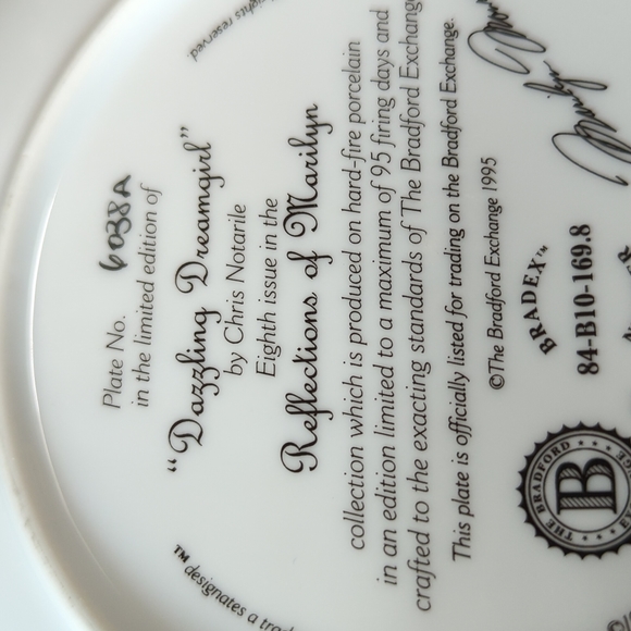 Marilyn Monroe collector plates (1995) - Picture 7 of 8